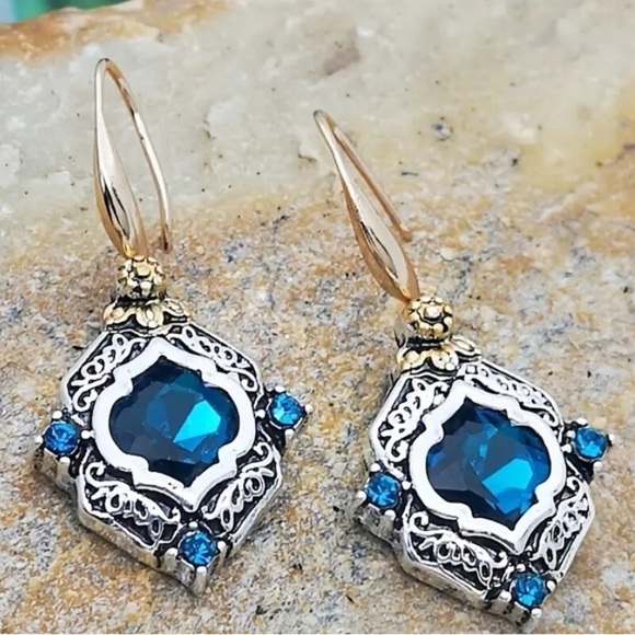 New Palace Blue Crystal Gold/Silver Tone Alloy Dangle Earrings Vintage Style - Picture 8 of 16